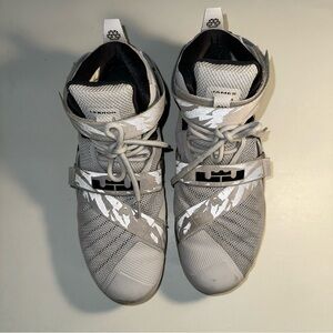Nike Lebron James Soldier Nine Premium Mens 11 Basketball Shoes 